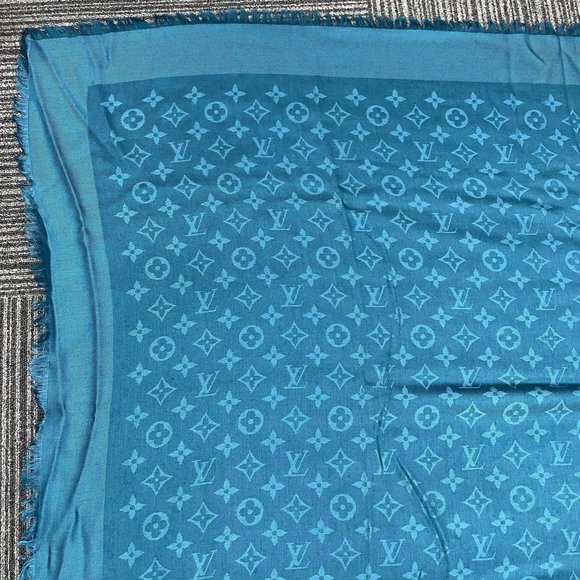 Louis Vuitton Monogram Scarf - Picture 5 of 5